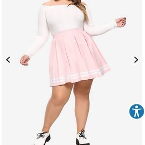 Hot Topic size 2 (16-18) plus size pleated skirt